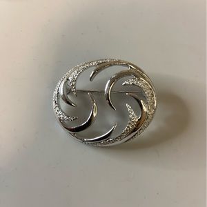 Vintage Sarah Coventry silver brooch Guc